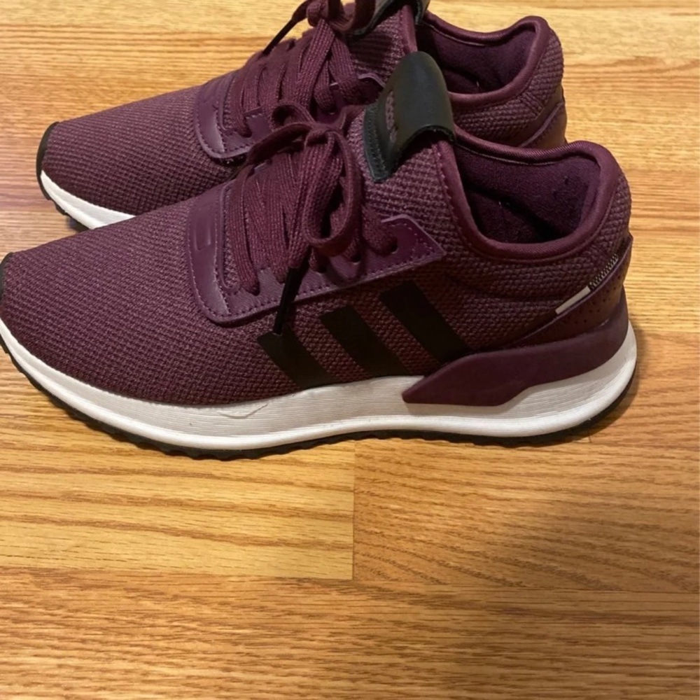 Maroon addidas